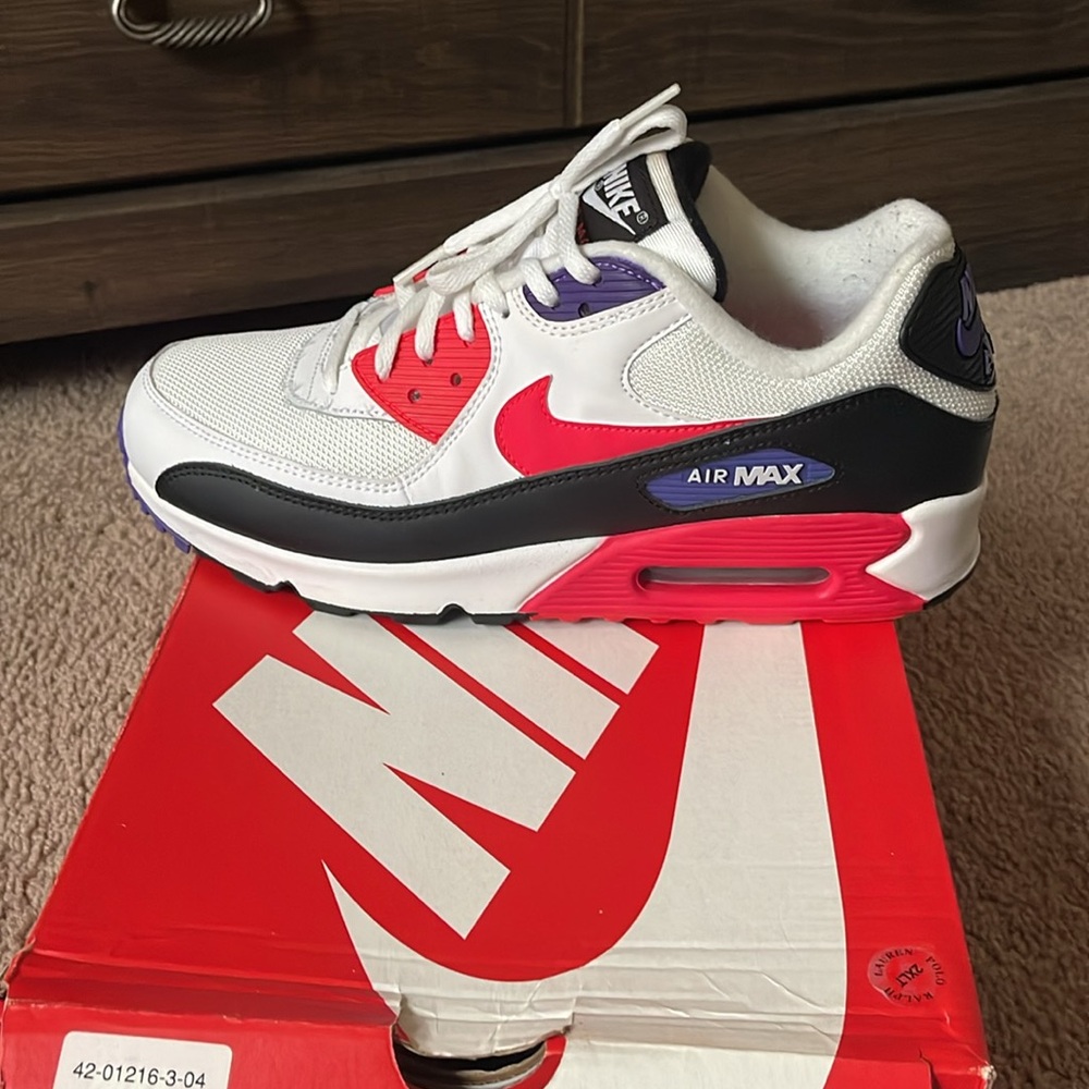 Nike Air Max 90 Essential Sneakers View 2